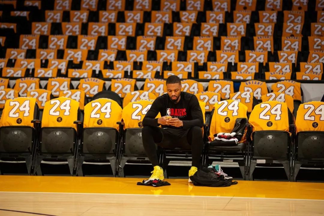 火湖圣诞大战！东契奇升级为大概率出战 内线海斯不打（圣诞夜火湖对决：东契奇大概率登场，内线海斯缺席）