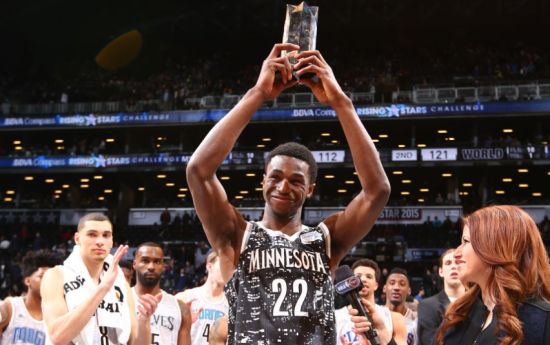 媒体大V热议南京再办重大足球赛事 苏超带动足球热，预祝新江苏队早日落地南京!（南京再办重磅足球赛引大V热议：苏超引爆球市，盼新江苏队早日落户南京）