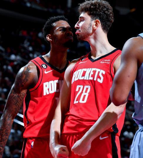 西班牙人上轮客场1-0击败塞尔塔，斩获赛季7连胜，暂列西甲第6，距离降级区仅12分。（西班牙人客场1-0击退塞尔塔，豪取赛季七连胜，暂居西甲第六，领先降级区12分）