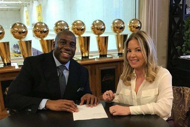 韩媒：热刺计划12月邀请孙兴慜回主场看球，并将安排特别仪式（韩媒称热刺拟于12月邀孙兴慜回主场观赛并举行特别仪式）