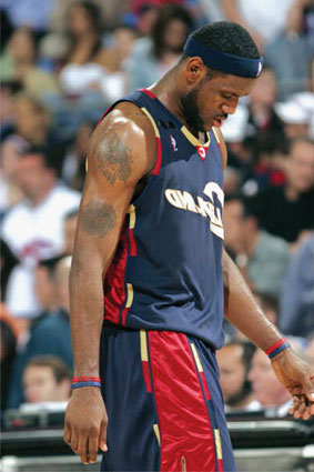 队报：德尚指控诽谤他和本泽马有矛盾的记者，本周四已开庭（队报：德尚以诽谤罪起诉称其与本泽马不和的记者，周四开庭）