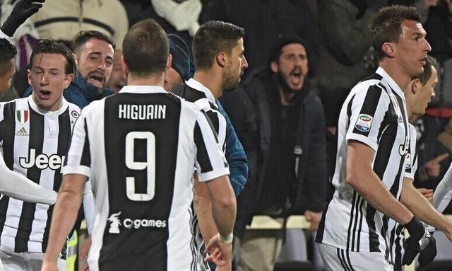 教练关键换人被疯狂讨论（关键时刻换人引发热议）