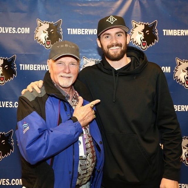 加兰闪耀赛场，多队争相追捧（加兰大放异彩，多队竞相追逐）