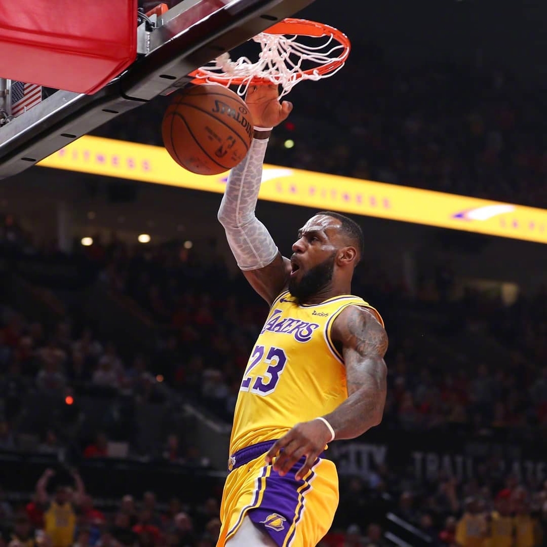 天空：谢什科有望为曼联增添反击威胁，他尚显稚嫩但潜力巨大（天空体育：谢什科或将增强曼联反击锋芒，虽仍青涩却天赋极高）