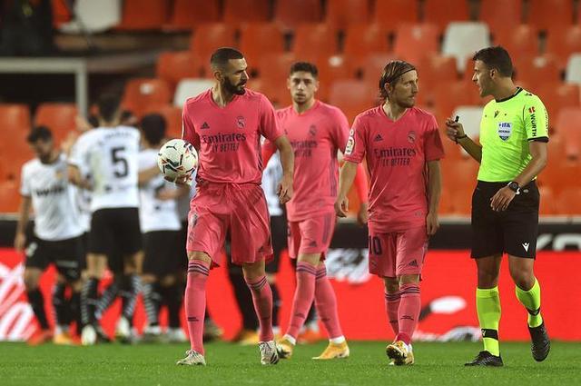 ESPN：费内巴切队长扬达什涉赌被捕，据称是通过他人下注（ESPN：费内巴切队长扬达什因涉嫌参与赌博被拘，传通过他人代为下注）