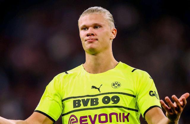 中超联赛11月最佳阵容出炉：法比奥、吴曦、王燊超领衔（中超11月最佳阵容揭晓：法比奥、吴曦、王燊超领衔）